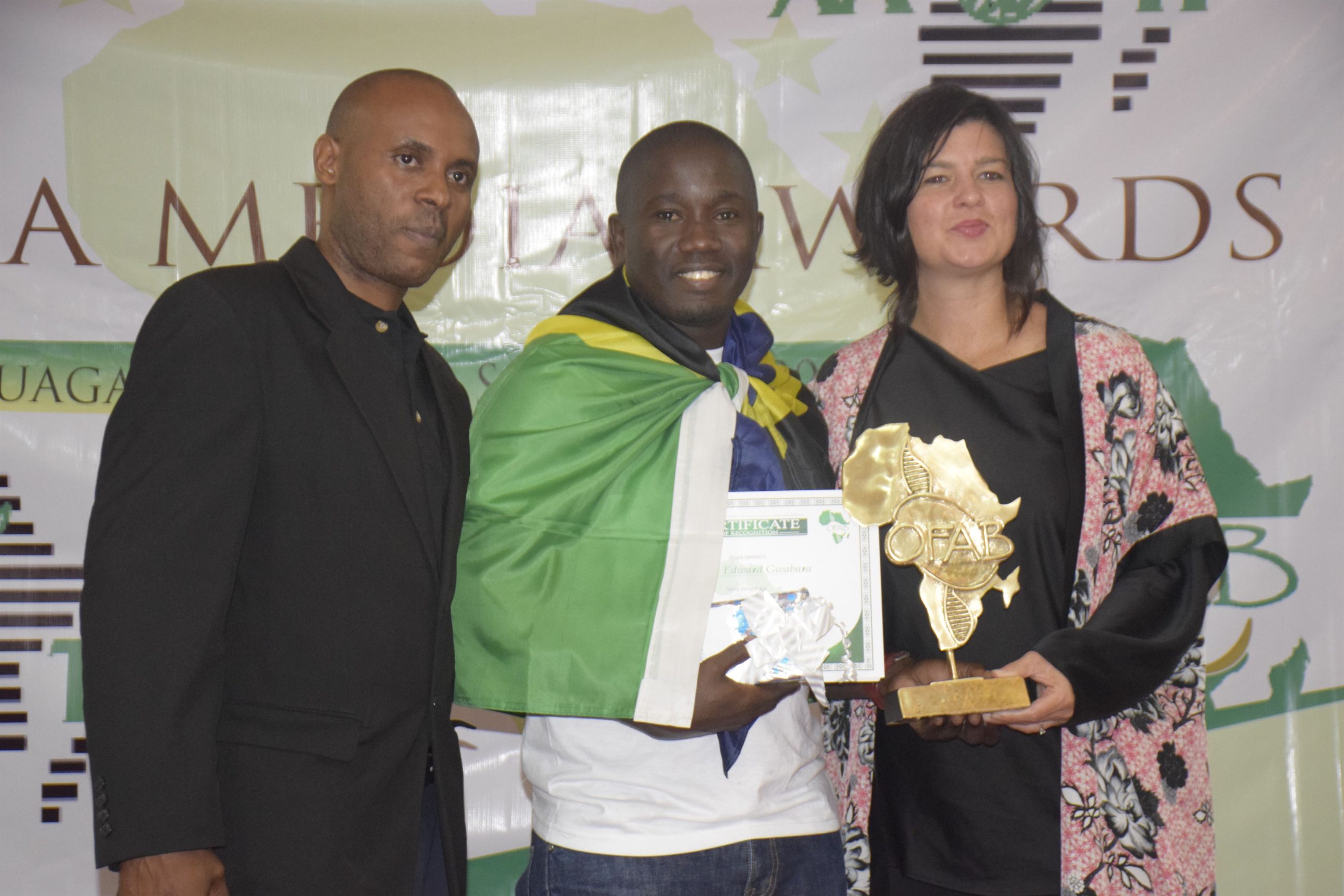 Dr. Sarah Evanega who is director of Cornell Alliance for Science (Right) Dr. Philbert Nyinondi OFAB Country cordinator {Left} with winner